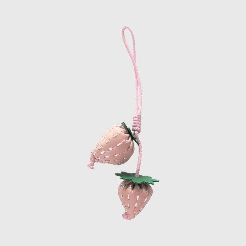 1 Piece Cute Handmade Leather Fruit Keychain Leather Strawberry Bag Charm Pendant Creative Car Decoration Diy Accessories