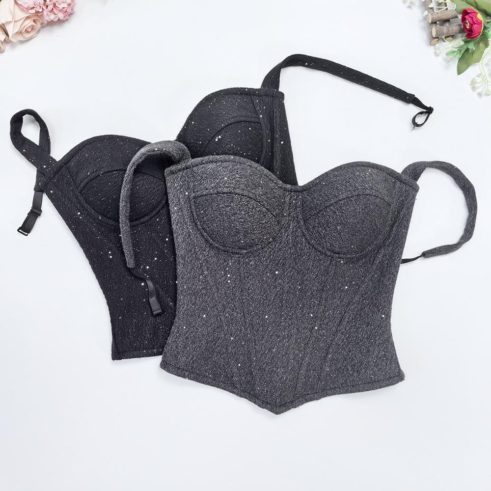 Corsete, îmbrăcăminte de damă la modă și elegantă