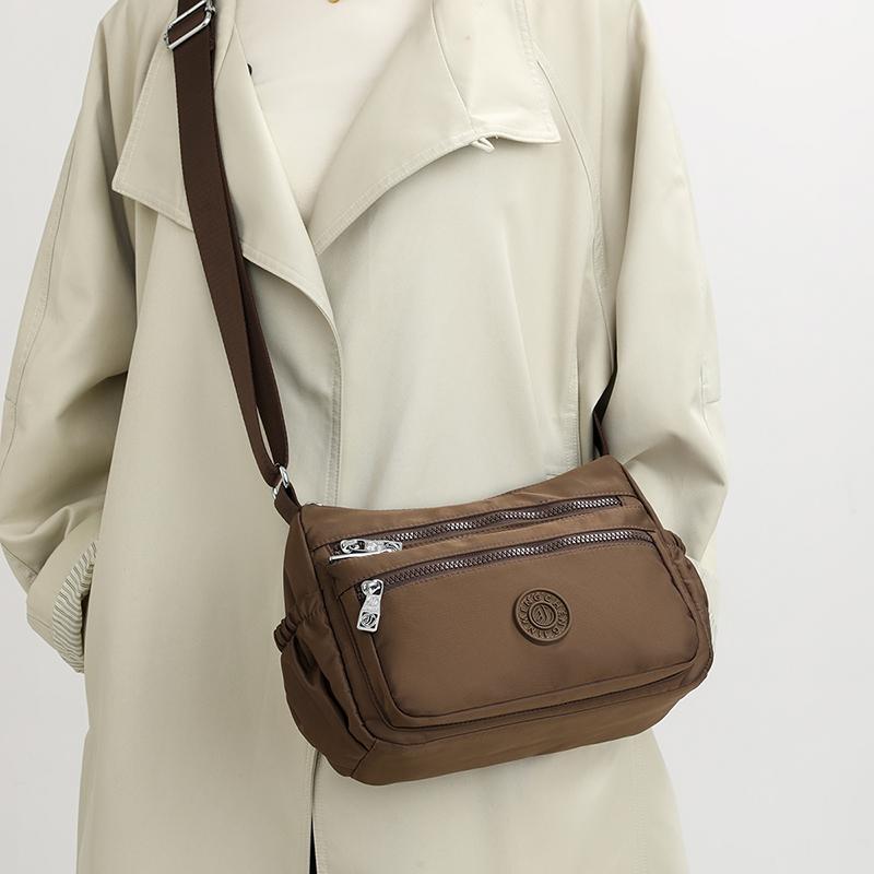 Large Capacity Crossbody Women's Shoulder Bag Multi Compartments Waterproof Nylon Leisure Dumpling Bag for Mom