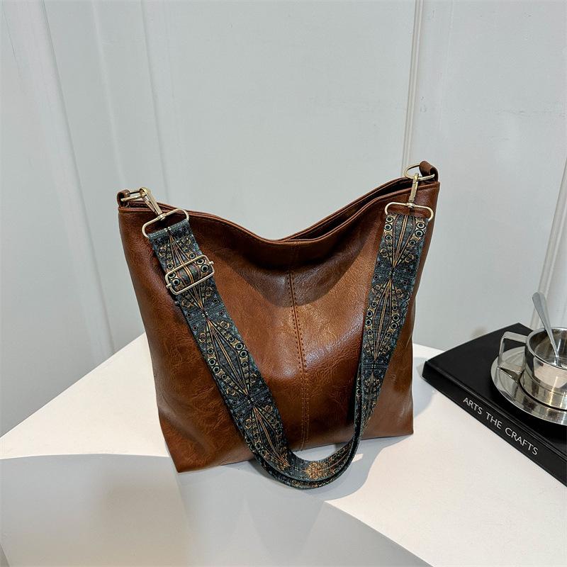 

Велика місткість, м’яка поверхня, повсякденна, весна, 2024, новий модний тренд, темперамент, під пахвами, широкий плечовий ремінь, відро, жіноча сумка коричневий