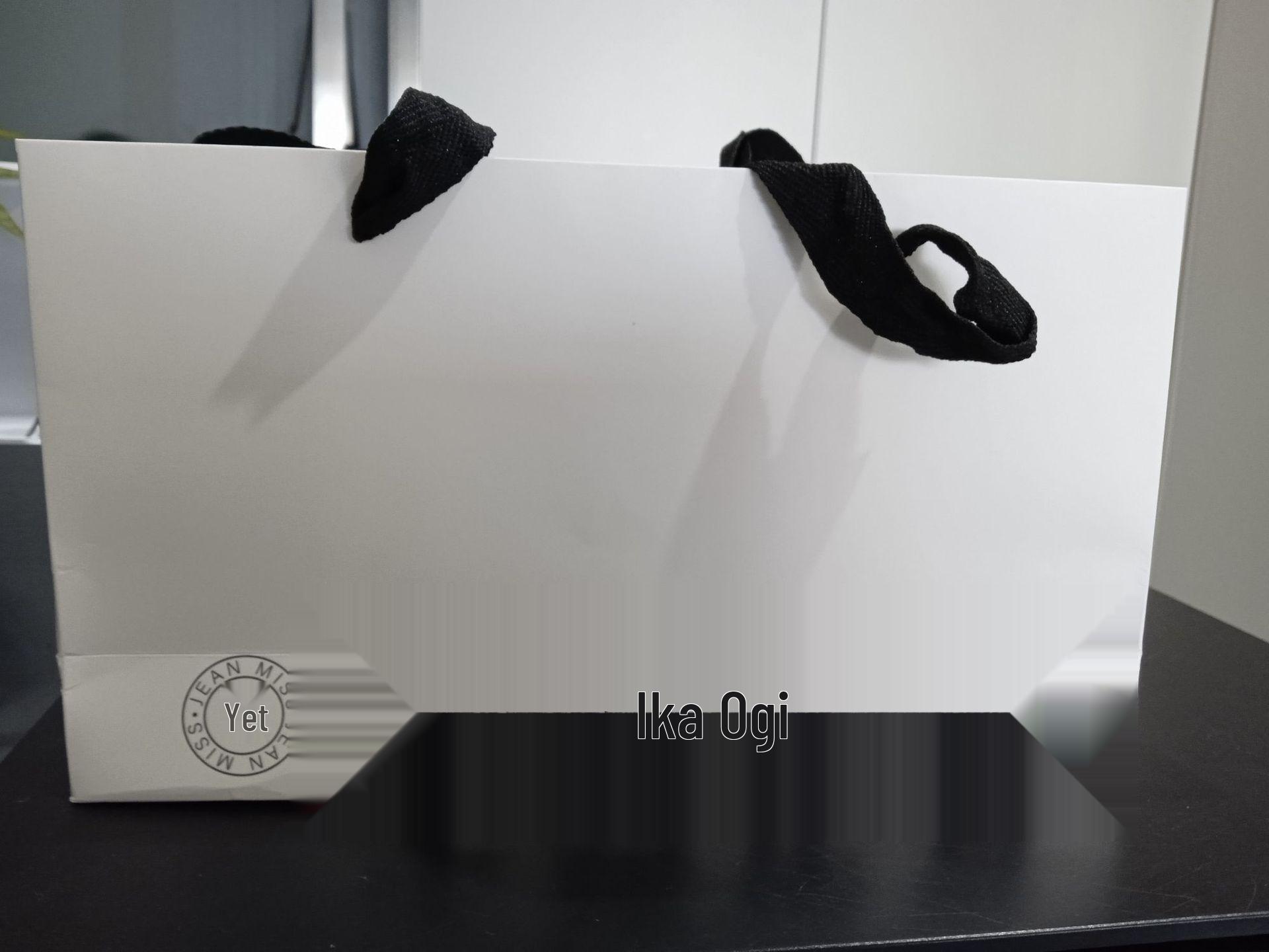 

Рождественский набор парфюмерии Yika: Долгоиграющий аромат Праздничная подарочная коробка