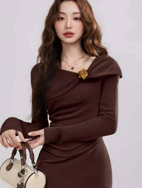 

2025 A/W Chic Floral Knot Slanted Neck Dress with Ruffles & Cinched Waist XL