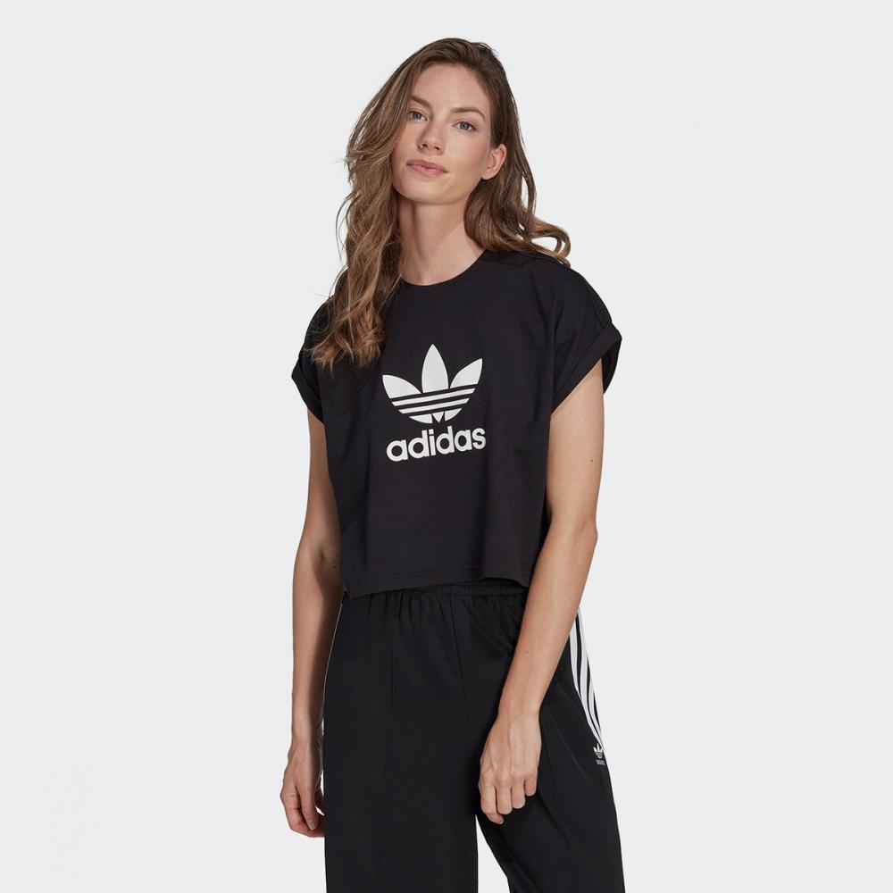 

Короткая футболка Adidas IB1406 ЧЕРНАЯ