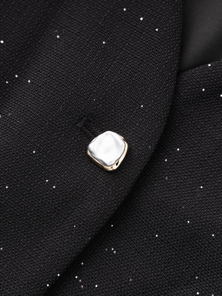 Modny zestaw kamizelki z dekoltem w serek i organzowej spódnicy z cekinami w kształcie gwiazd