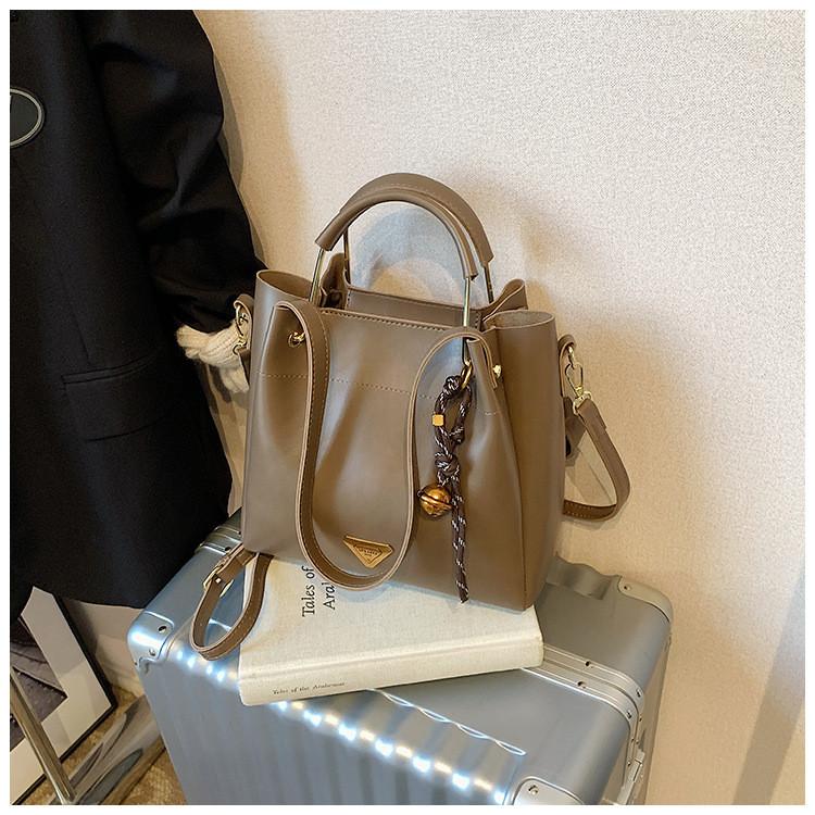 IELGY Hand-Carrying Bucket Bag One-Shoulder Large-Capacity Tote Bag Commuter Messenger Bag