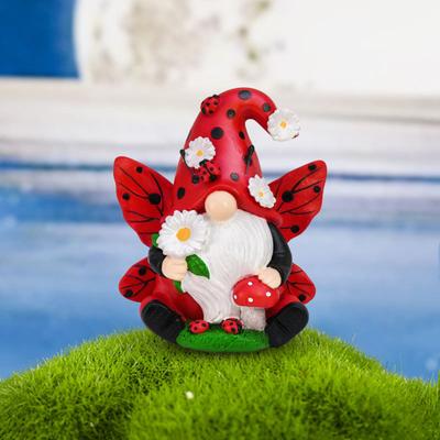 Beruška, trpaslík, figurka, květina, okřídlený trpaslík, elf, pryskyřičná socha, sochařství, vnitřní a venkovní
