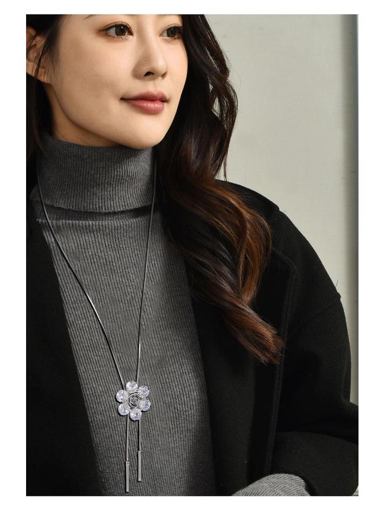 Versatile Crystal Flower Sweater Necklace - Japanese & Korean Fashion Jewelry Pendant