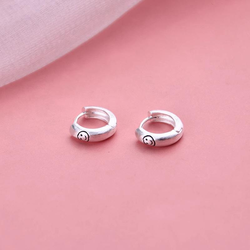 Smiley Face Ear Buckle Women's Simple Niche Design Sense Autumn and Winter Earrings Temperament Commuter Jewelry