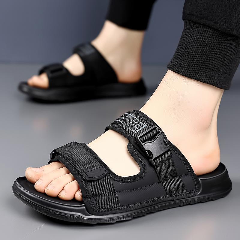 Fashion High Quality Casual Slippers for Men Summer New Designer Solid Color Beach Shoes Male Fashion Anti-slip Soft Base Slippers Man