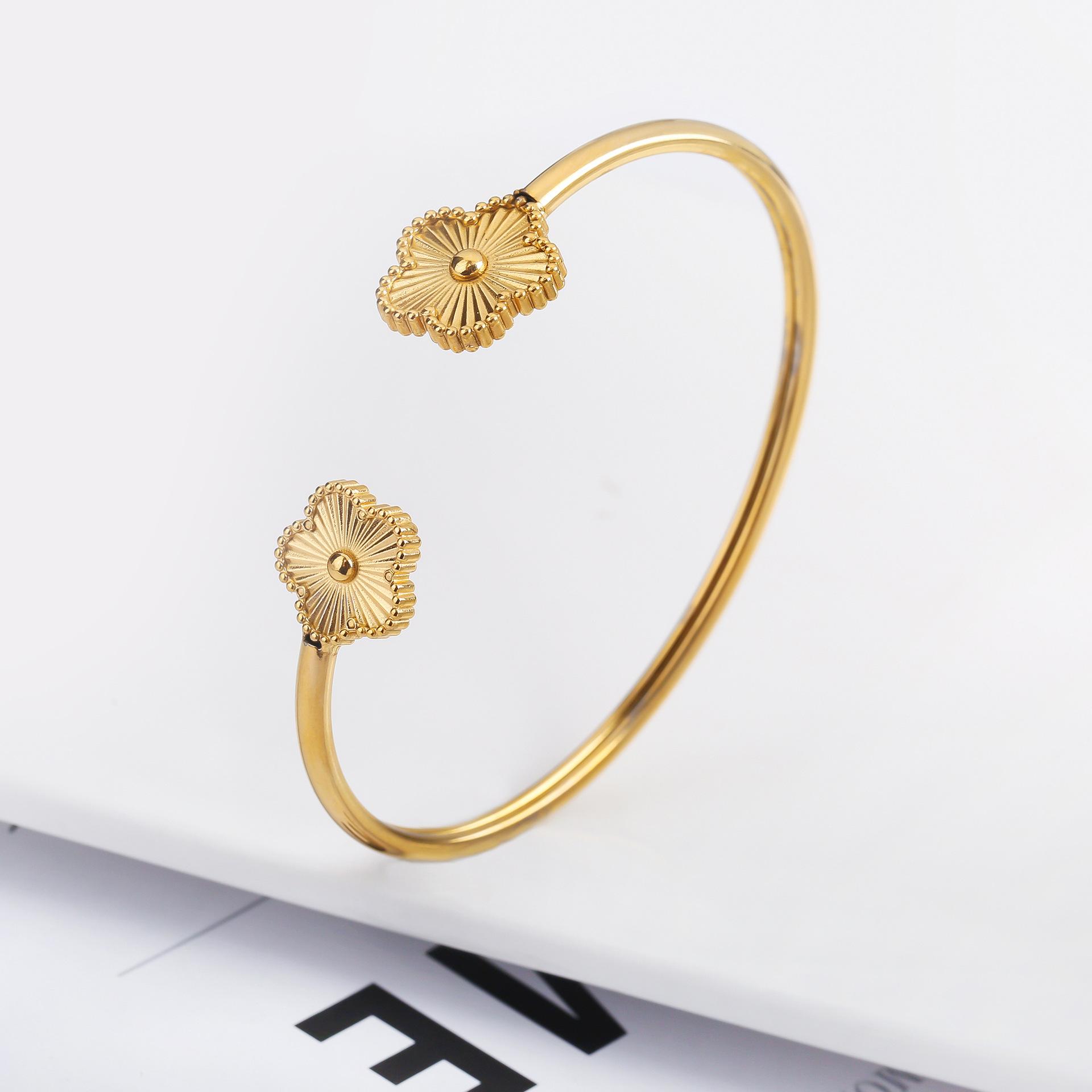 

Высококачественный браслет-манжета из нержавеющей стали с золотым покрытием в виде цветка с пятью лепестками. Простые женские изящные украшения для вечеринок на каждый день. Клевер