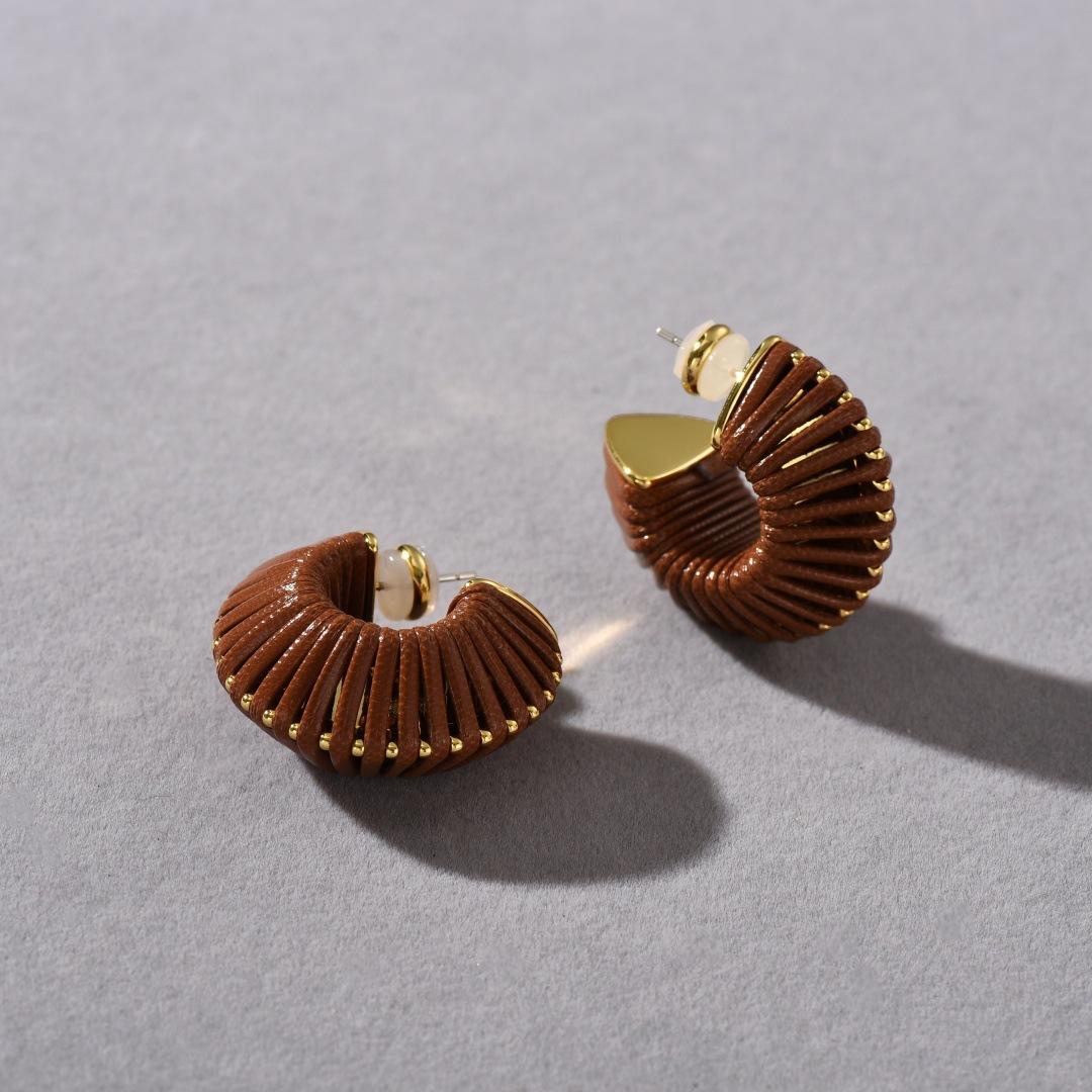 

Niche Copper Plated 18K Real Gold, Unique Personality Hollow Cowhide Woven S925 Silver Needle Stud Earrings Temperament Earrings