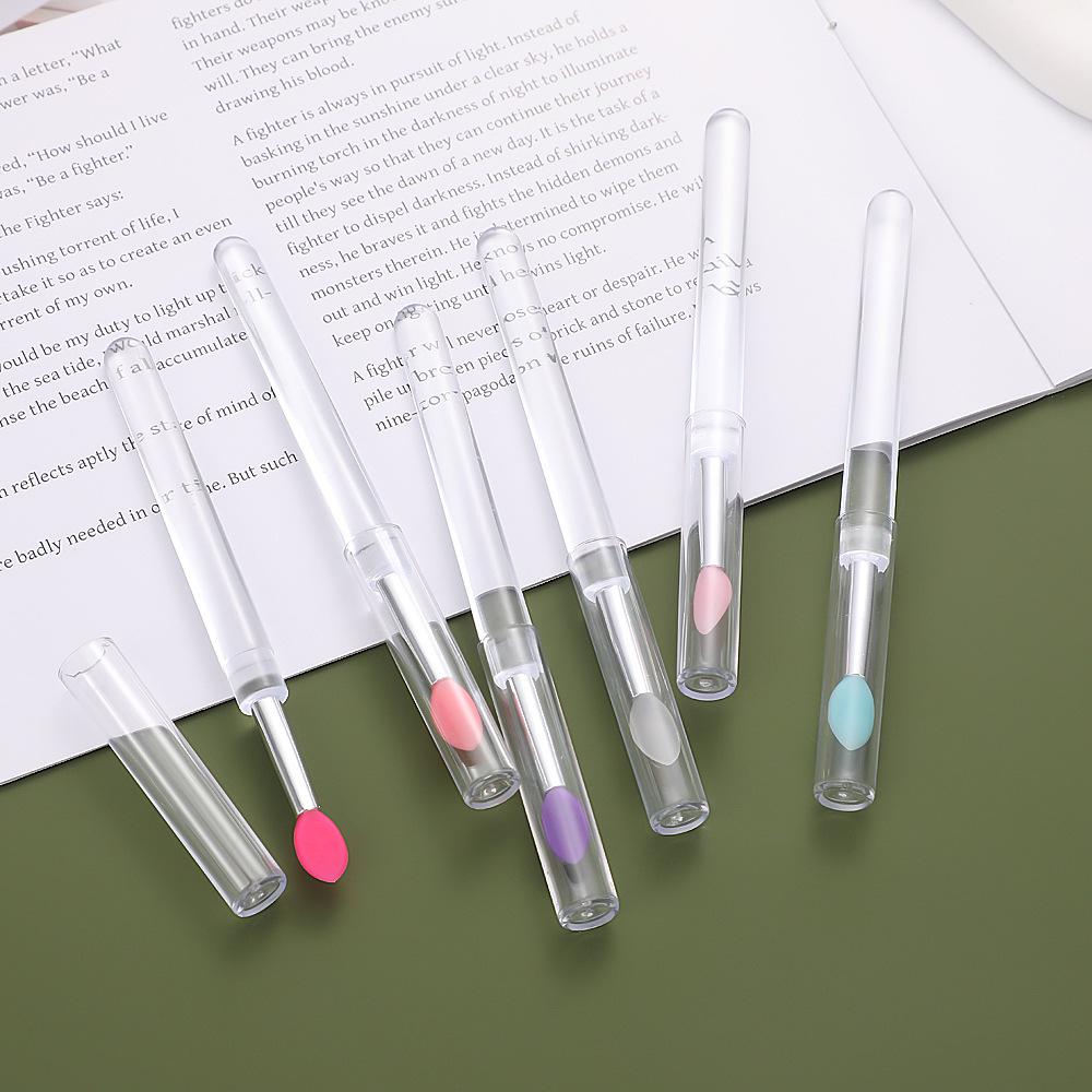 

Multifunctional Portable Lip Brush with Lid: Dustproof Lip, Lipstick, and Glitter Eyeshadow Applicator Purple Lip Brush