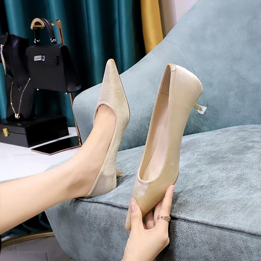Madingi moteriški batai banketams: Ploni kulno vidurio kulno segios smailės galiuko storio aksomo veido vienviečiai batai