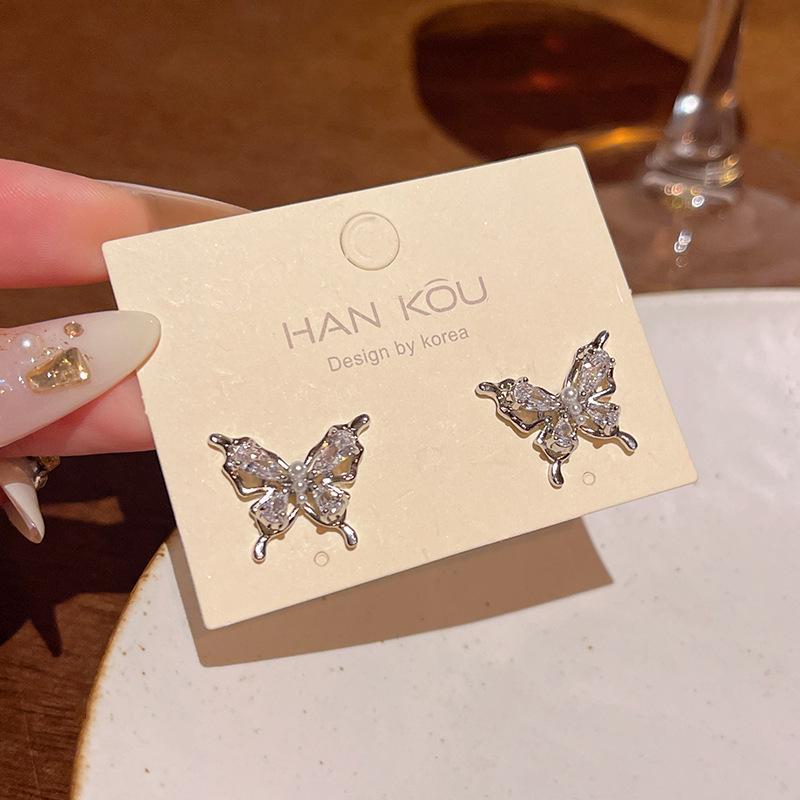 Korean Crystal Butterfly & Pearl Earrings - Elegant, High-End Fashion Accessory for Women
