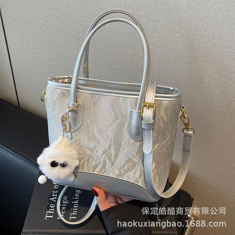 Super Fire Small Bag Women's Summer 2025 New Simple and Versatile Messenger Bag Popular This Year Portable Bucket Bag