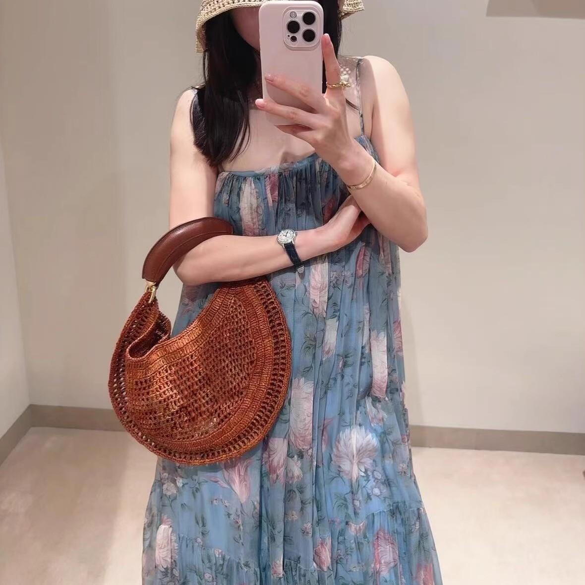 

Luxury Crescent-shaped Woven Handbag Stylish Hollow Design Women s Underarm Bag Casual and Versatile Straw Beach Vacati Bag коричневый