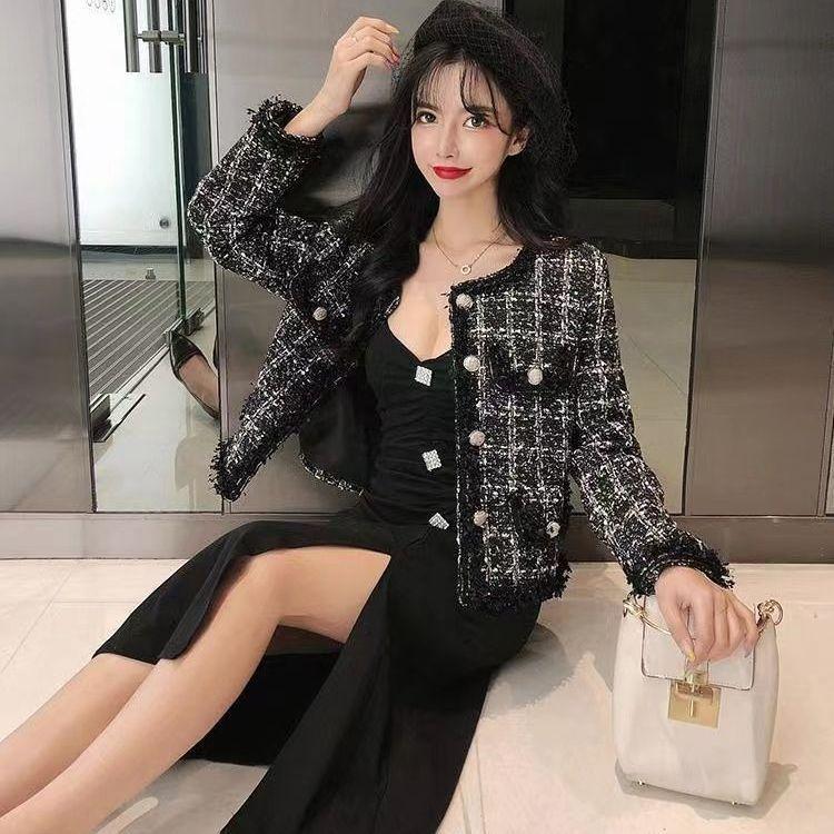 Fashionable Short Coat for Women  Elegant Black Plaid Blazer