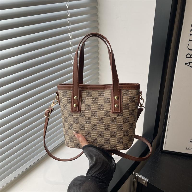 Foreign style small bucket bag women's new versatile shoulder messenger bag highend vegetable basket handbag
