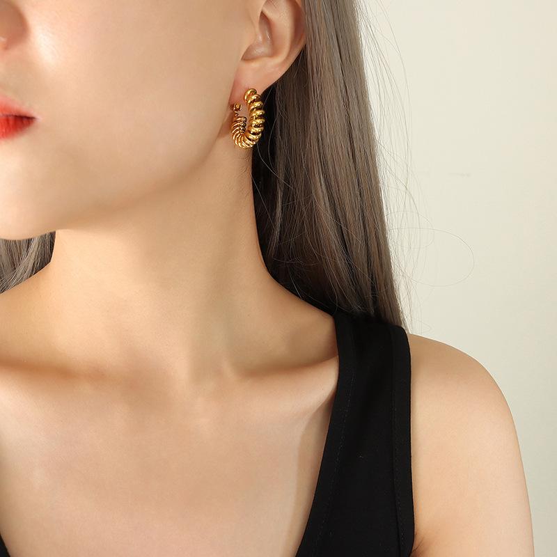 U-Shaped Copper Spiral Ring Earrings – European & American Style, Handcrafted and Versatile