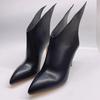 Módní Zimní Módní Kozačky Špičaté Špičky Křídlo Jehlový Podpatek Nazouvací Kozačky Ženy Černá PU 2025 Nové Kotníkové Kozačky Velká Velikost 45