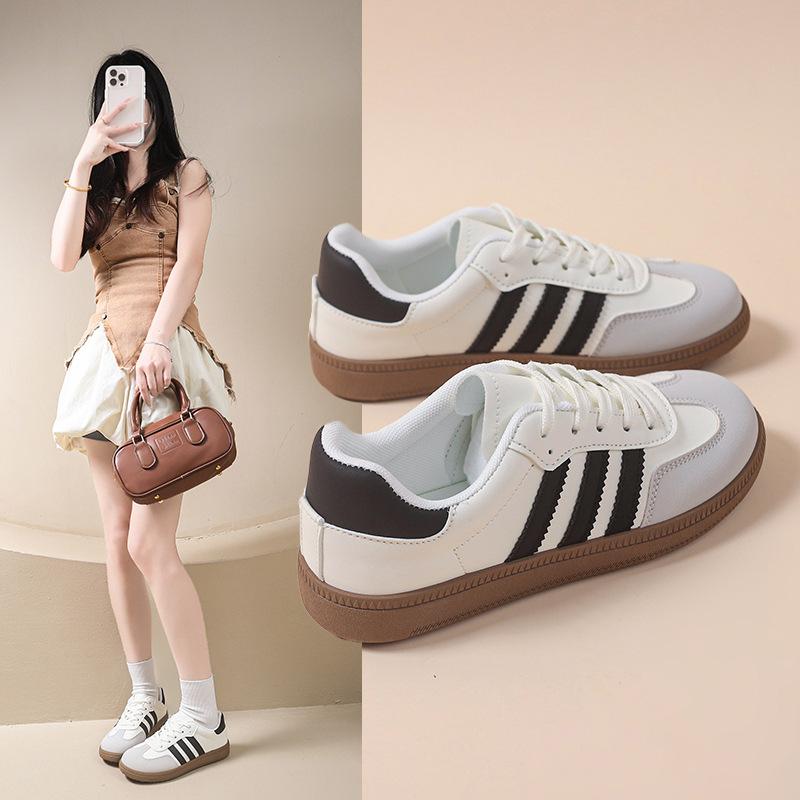 Retro Deutsche Trainingsschuhe Damen 2025 Sommer neue flachbodige vielseitige kleine weiße Schuhe atmungsaktive sportliche Freizeitschuhe weiche Basisplattenschuhe