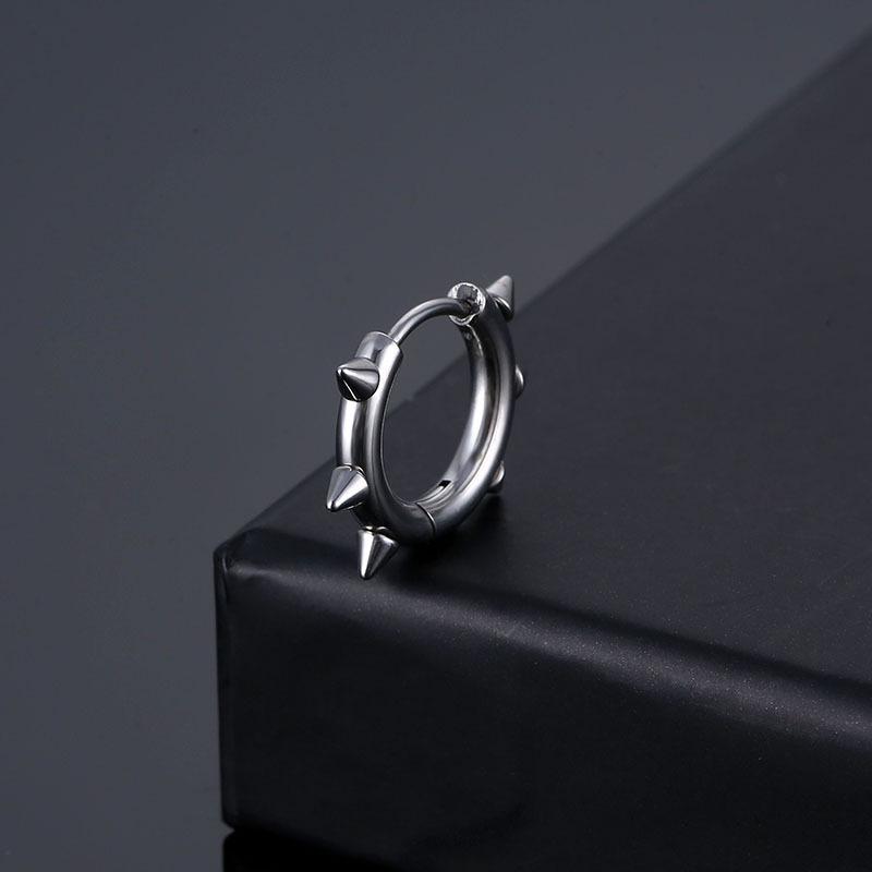 

Геометрические серьги-каффы из нержавеющей стали с дизайном заклепок