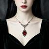 Collana Vittoriana Gotica con Pietra di Vetro Rosso Intenso e Catena a Croce per Donna