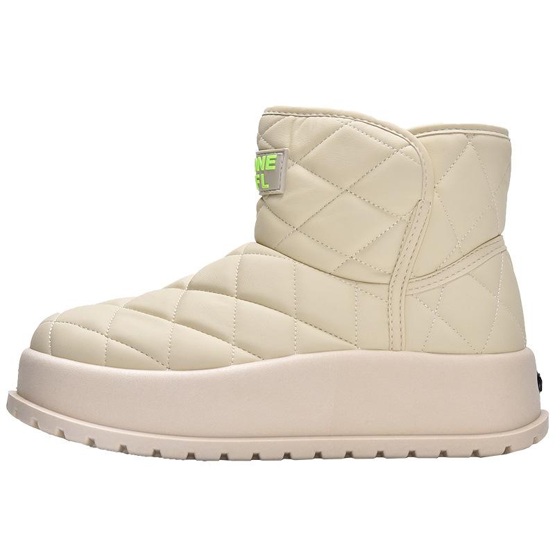 New products are on sale in winter, new thick-soled snow boots, piled and thickened cotton shoes 3285.