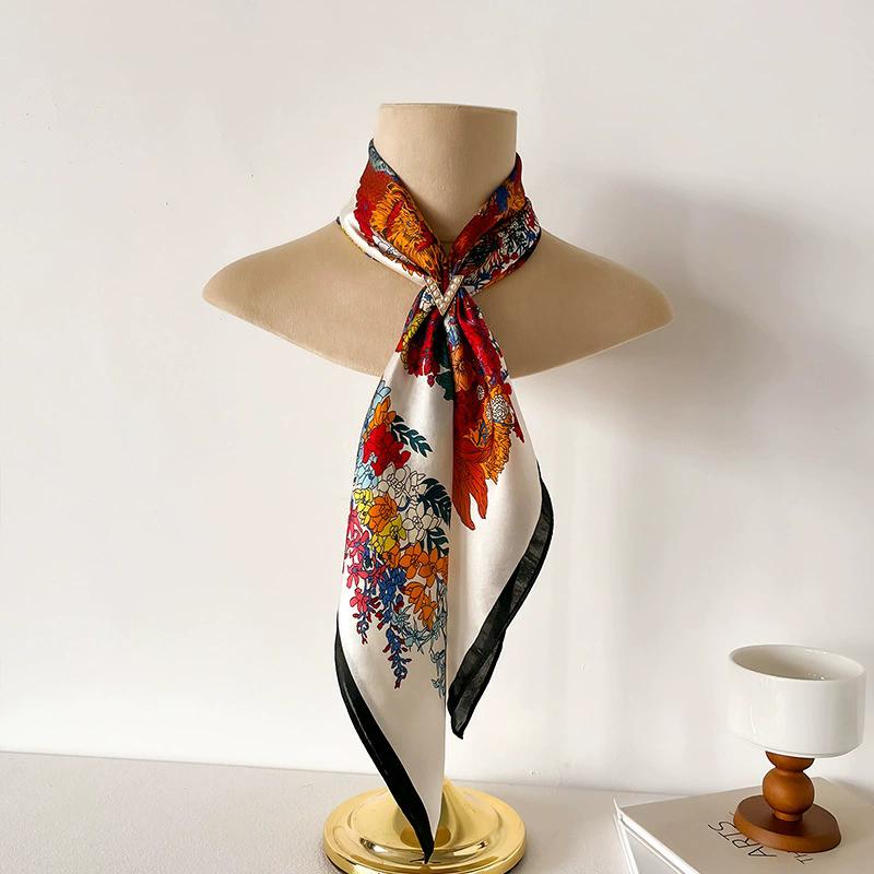 Bandanas Quadratisch 100% Seide Schal Damen Mädchen Stirnband Accessoires Taschentuch Halstuch Haarschal Modedruck Halstücher