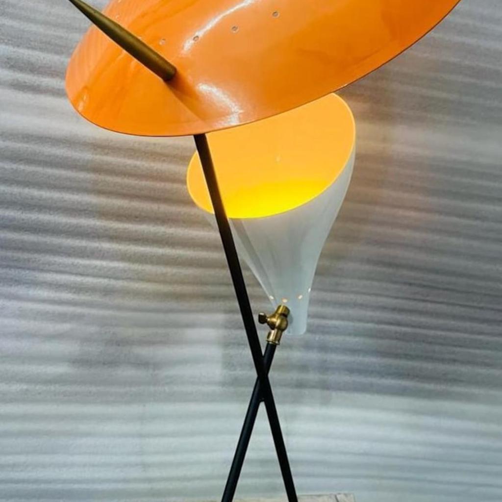 Vintage stolní lampa BANKER ve stylu ART DECO s kovovým stínidlem v koňakové barvě - noční lampa s luxusním designem, elegantní psací stůl