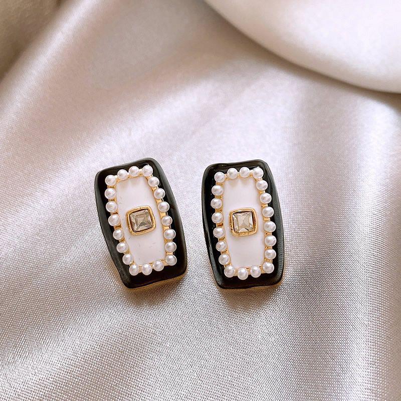 Elegant Black Diamond Silver Needle Earrings: High-End, Fashionable, Versatile Luxury