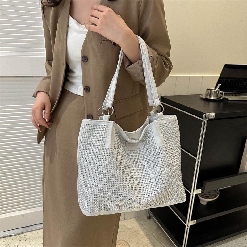 Spacious Trendy 2023 Summer Tote Bag Urban Style Soft Bucket Handbag For Women