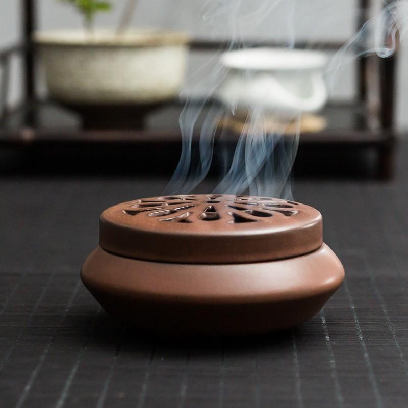 Small Antique Ceramic Incense Burner for Indoor Aromatherapy and Tea Ceremony
