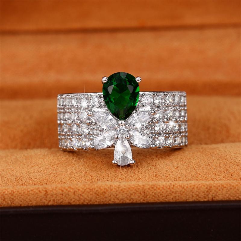 Huitan Vintage Green Cubic Zirconia Ring Temperament Sweet Flower Finger Rings for Women Party Anniversary Gift Gorgeous Jewelry
