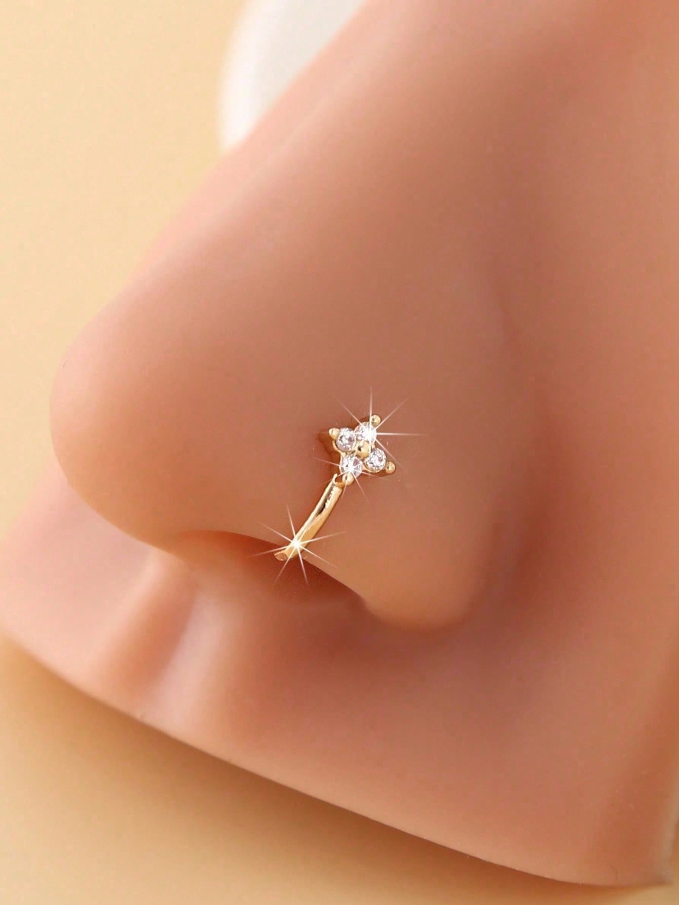 

1pc Mini Four-Leaf Clover U-Shaped False Nose Ring, Women s Nose Clip, No Piercing Required золотой