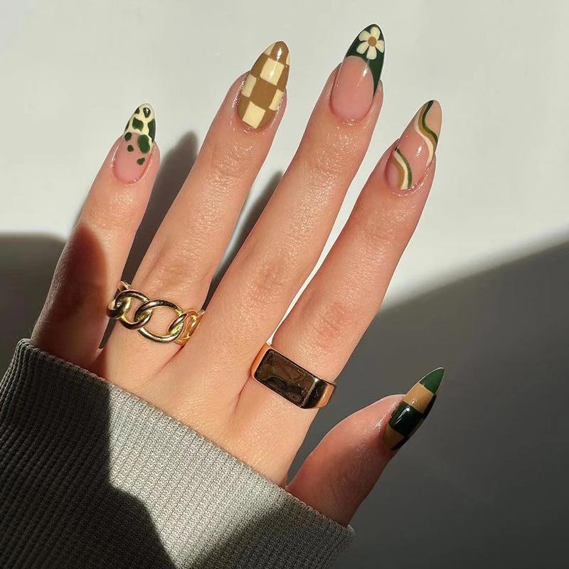 Nail piece, wearing nail checkerboard small flower retro brown-green wearing nail finished removable nail nails