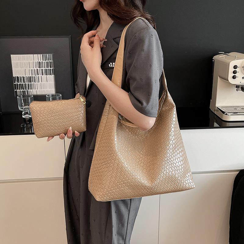Casual Retro Large-capacity Mother and Child Bag Women's New Popular Versatile Foreign-style Woven Bucket Bag Shoulder Bag