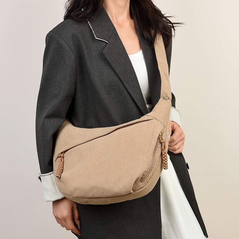 Corduroy cloth bag women's large-capacity dumpling bag new versatile college student class shoulder messenger bag
