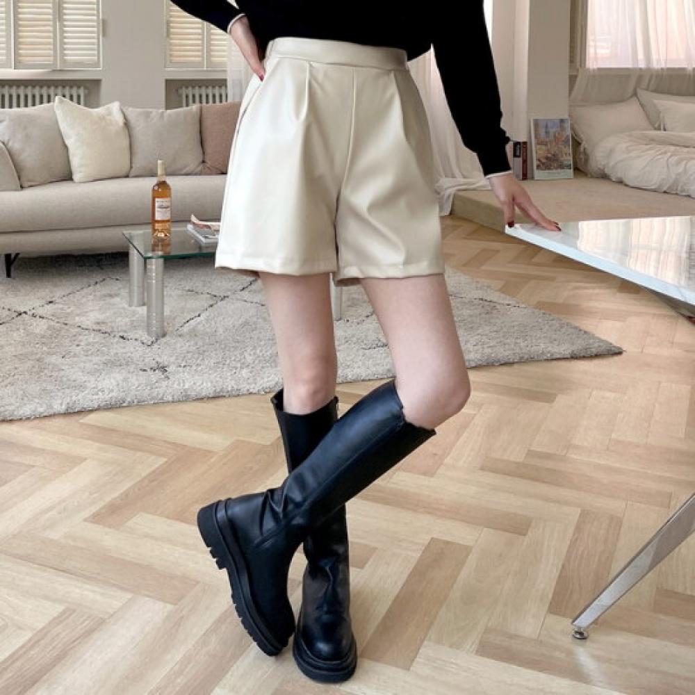 New Arrivals Open Run Women Pin Tuck Black Faux Leather Half Pants