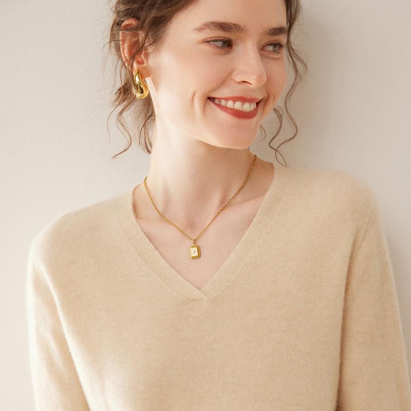 Women's Long Sleeve V-Neck Cashmere Knit Base Layer Top: Versatile, Loose, and Slimming Sweater Innerwear.