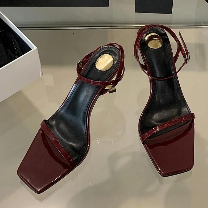 Mode Elegante Sandalen mit eckiger Zehenpartie und Knöchelriemchen Damen Streetstyle Sexy Metall-Design Absätze Gladiatoren Sandalen Damen Partykleid Schuhe