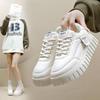 Platta plattformssneakers i syntetiskt läder för kvinnor Plattpromenadskor Snörning av tennisskor för kvinnor Bekväma fritidsskor Anti-halk löparskor