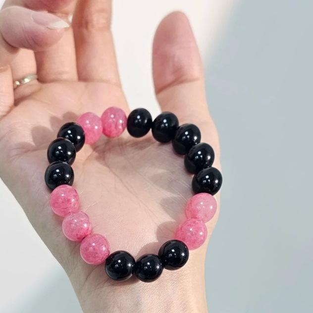 Многослойный кристальный браслет из красного агата и обсидиана – Универсальный, эластичный дизайн для женской ретро-роскоши