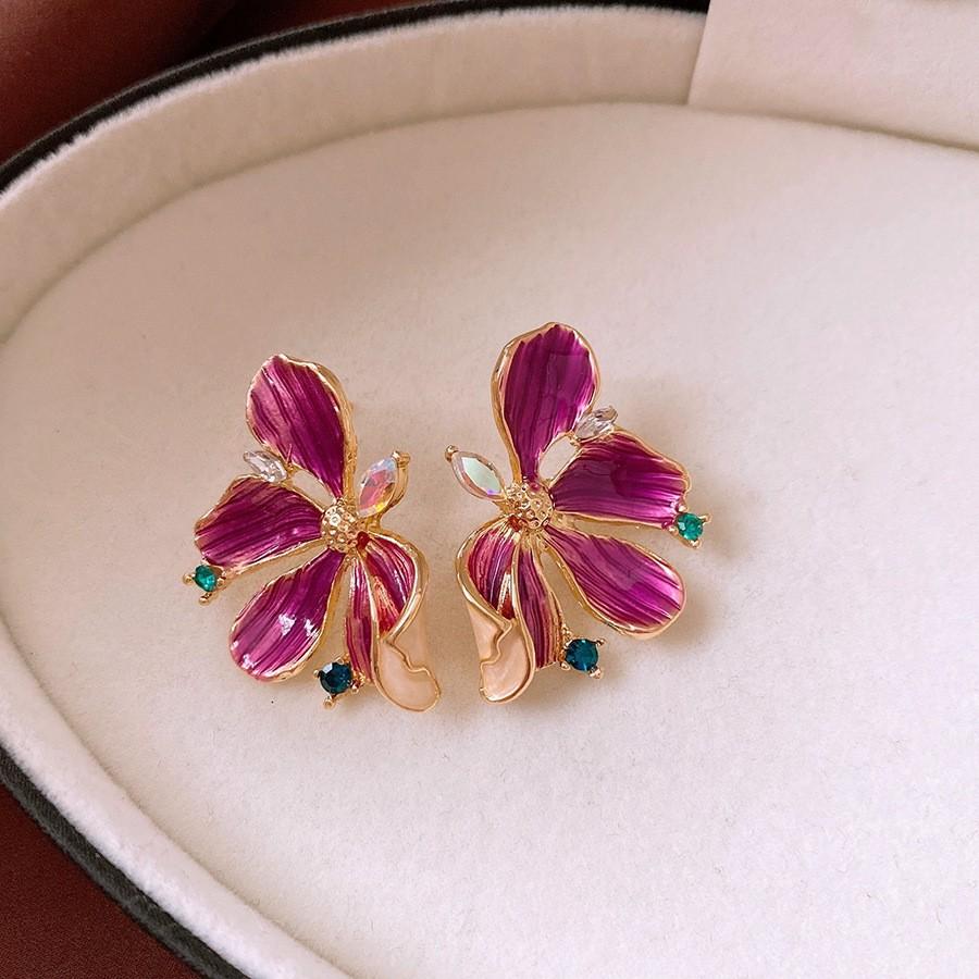 Medieval Silver Needle with Diamonds, Dripping Oil, Flower Pearl Earrings, Temperament, Court Style Stud Earrings, Light Luxury and High-end Earrings.