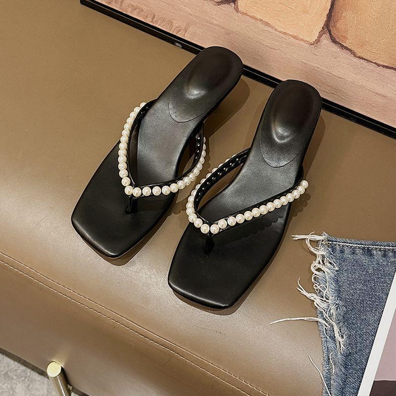 Fashion pearl flip-flops women's outerwear 2025 summer flat bottom with skirt versatile Sanya beach shoes