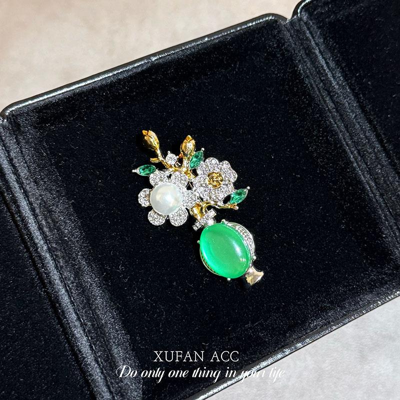 New Chinese Style Niche Retro Elegant Floral Vase Brooch