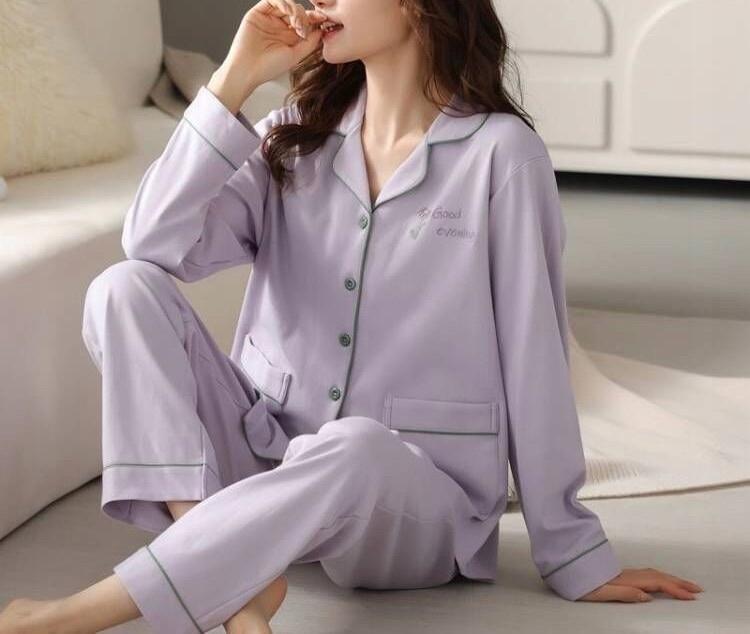 women' comfortable PAJAMA SET, t-shirt and pants for the hospital sanatorium