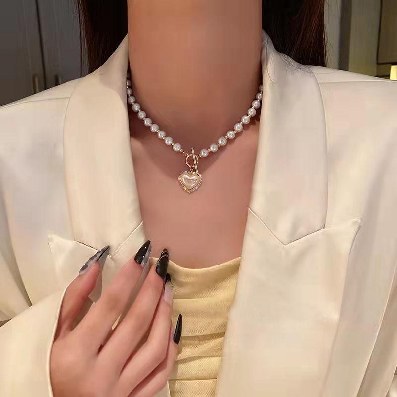 Women'S Fashionable Heart-Shaped Pendant Necklace, Elegant Imitation Pearl Collarbone Chain, Niche Design Neck Accessory
