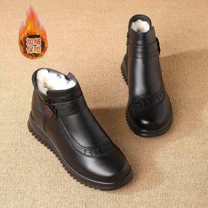 Mom cotton shoes real soft leather wool 2025 winter middle-aged and elderly short boots velvet warm elderly grandma non-slip women's boots
