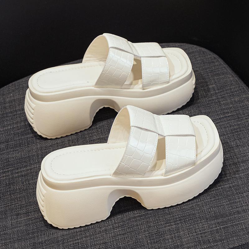 

Крутые тапочки женские универсальные сандалии на танкетке с подошвой-маффином летняя обувь 2025 новинка фея стиль на толстой подошве на высоком каблуке женская обувь 40